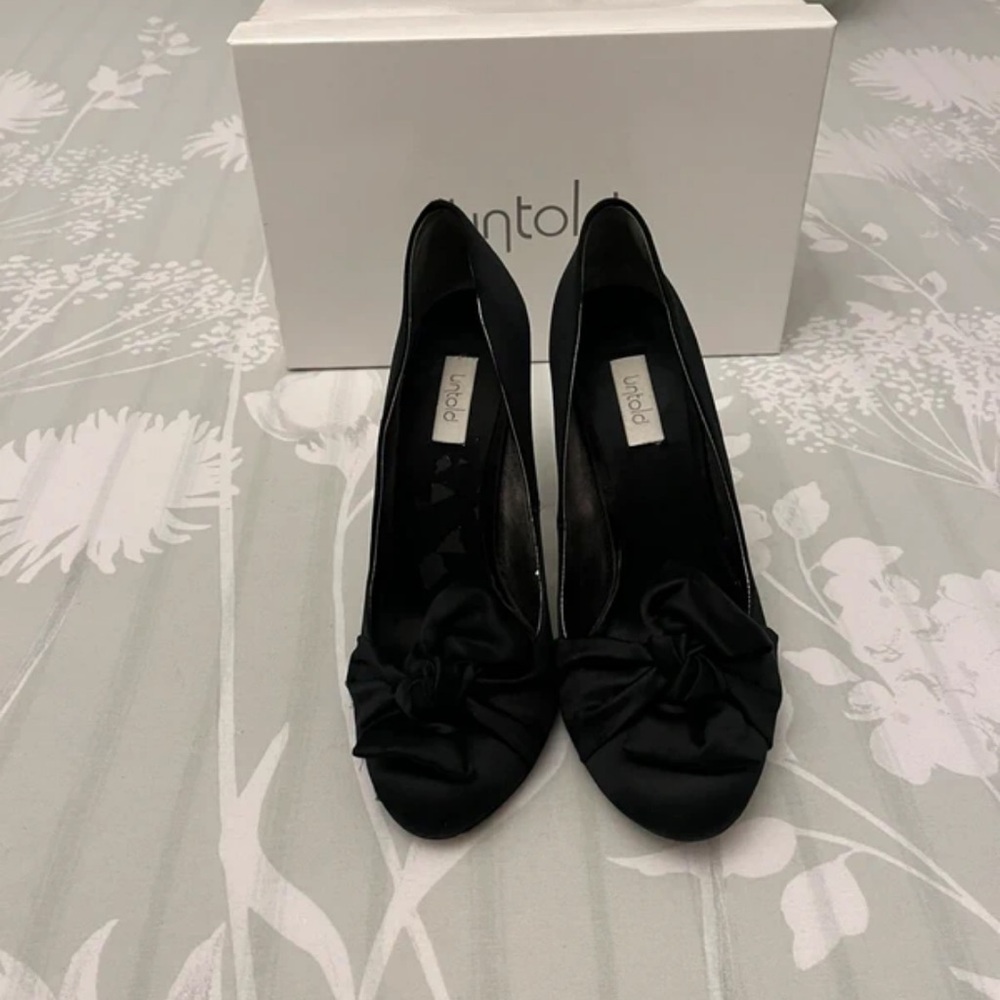 Chic Black Satin Heels by